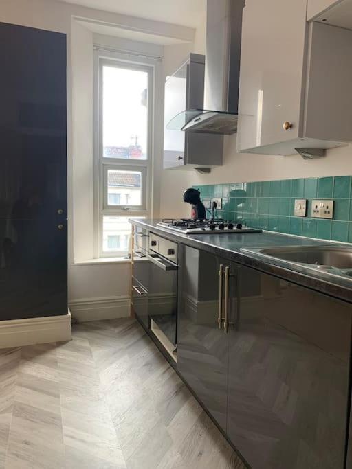Central 2 Bed Flat. Free Parking Бристоль Экстерьер фото